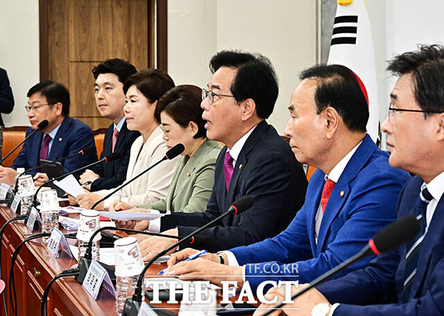 송언석 국민의힘 비상대책위원장이 7일 이재명 정부 첫 추가경정예산(추경)을 두고 민생과 국방은 포기하고 국민에게 빚을 부담 지우는 선심성 포퓰리즘 추경이라고 비판했다./배정한 기자