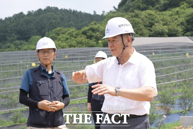 최원철 공주시장이 7일 신풍면과 우성면 일원에서 현장중심의 소통행정을 펼치고 있다. /공주시