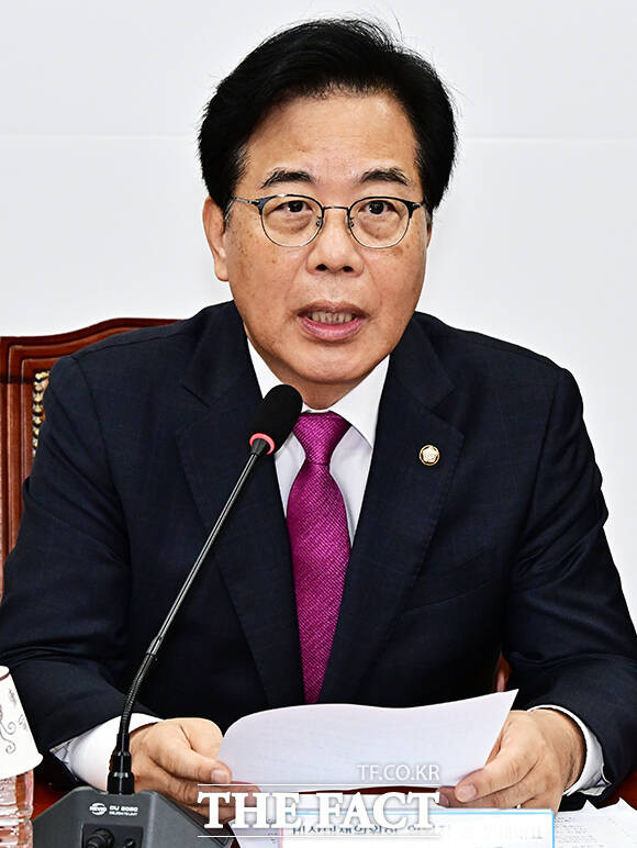 송언석 국민의힘 원내대표가 7일 안철수 의원의 혁신위원장 사퇴와 당대표 출마 선언을 두고 당혹스럽고 안타깝다고 밝혔다. /배정한 기자