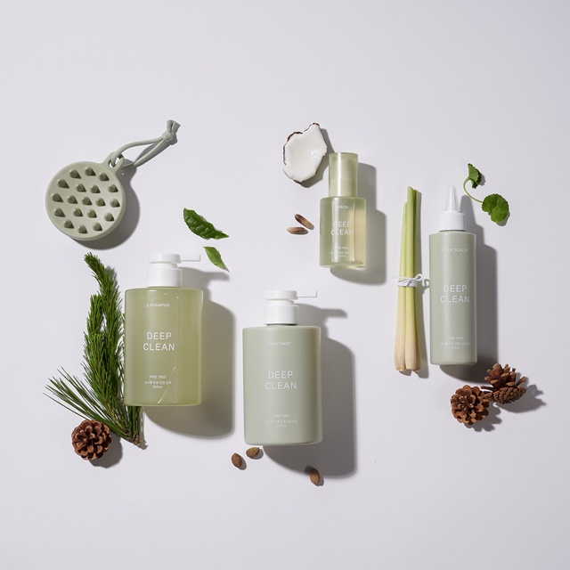 자주가 소나무 두피 딥클린 헤어 라인을 출시했다./신세계인터내셔날