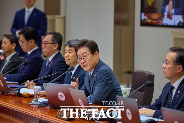 이재명 대통령은 인천 계양구에서 발생한 맨홀 작업 사망 사고와 관련해 책임자에 대해 엄중한 조치를 취하라고 지시했다 .이 대통령이 24일 용산 대통령실에서 주재한 제27회 국무회의에서 발언하고 있다. /대통령실