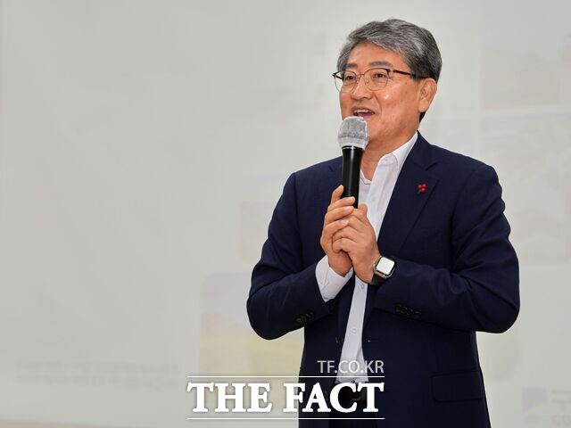 김순호 구례군수가 3일 노인대학을 찾아 특강을 진행하고 있다./구례군