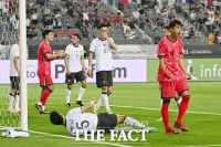  세 번째 골 성공시킨 김주성 [포토]