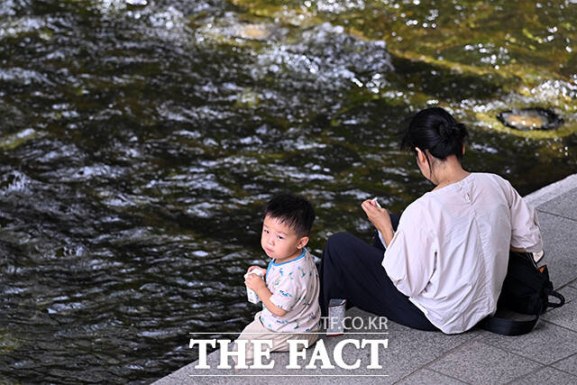 수요일인 9일 아침 최저기온은 21~27도, 낮 최고기온은 26~36도의 분포를 보이겠다. /서예원 기자