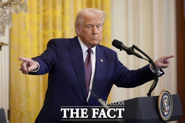 도널드 트럼프 미국 대통령이 상호 관세율을 통보한 가운데 각국 협상에 따라 발효일이 변경될 수 있다고 시사했다. /AP·뉴시스