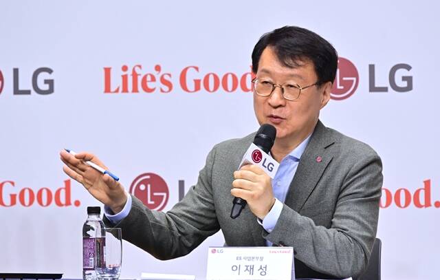 이재성 LG전자 ES사업본부장이 8일 서울 강서구 LG사이언스파크에서 열린 기자간담회에서 냉난방공조(HVAC) 사업 전략방향에 대해 소개하고 있다. /LG전자
