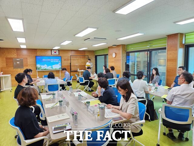 7일 보령에서 열린 소규모학교 공동 늘봄 시범사업 운영 중간 보고회 장면. /충남교육청
