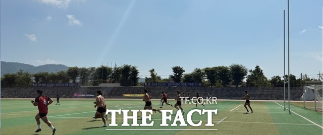 선수들이 강진군에서 하계전지훈련을 실시하고 있다./강진군