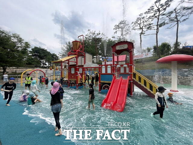 도심속 물놀이장 장재울어린이공원./아산시