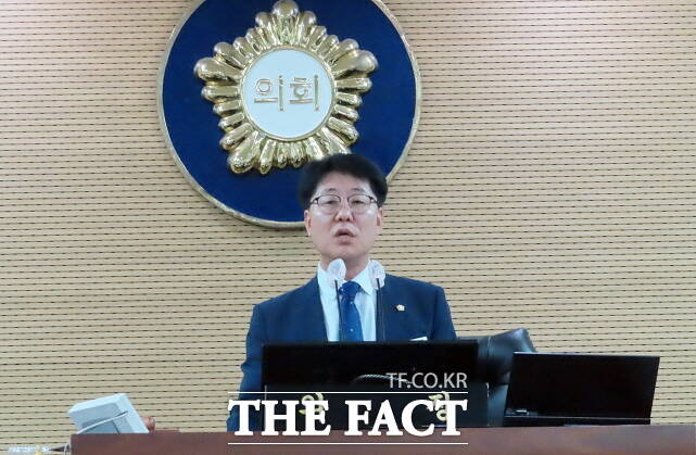 김기준 청양군의장이 8일 청양군의회 제313회 임시회에서 개회사를 하고 있다. /김형중 기자