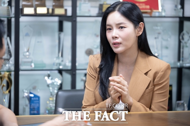 저한테는 노래와 연기가 서로 시너지를 내는 동력이 됐다고 할 수 있죠. 조정민은 지난 6월12일부터 새로운 시즌을 알린 뮤지컬 헤어드레서에서 주인공으로 활약 중이다. /박헌우 기자