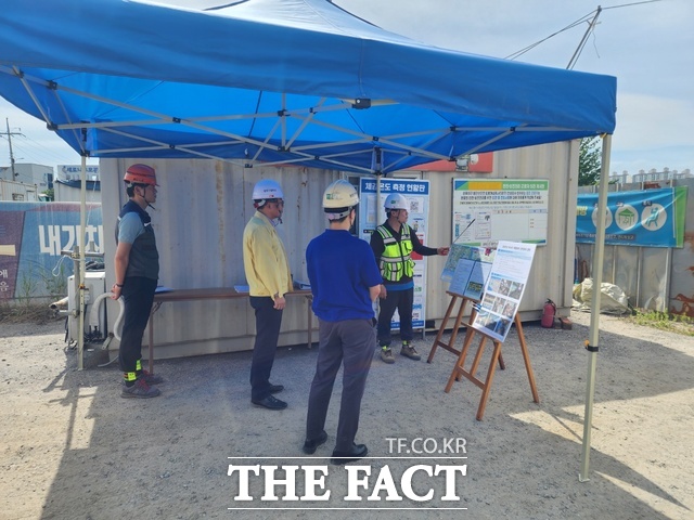 광주시가 공공건설현장 특별 안전점검을 실시하고 있다./광주시