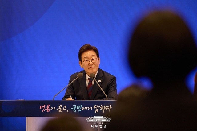 9일 국회 외교통일위원회 국민의힘 간사인 김건 의원과 매일신문이 공동 주최한 토론회에선 자주파가 대외 정책의 주도권을 잡을 수 있다는 우려가 제기됐다. 사진은 지난 3일 청와대 영빈관에서 열린 대통령의 30일, 언론이 묻고 국민에게 답하다 기자회견에 참석한 이재명 대통령 모습. /대통령실