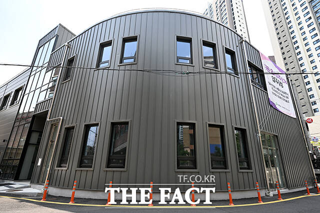 좌원상가아파트 상인들의 임시이주상가 모습.