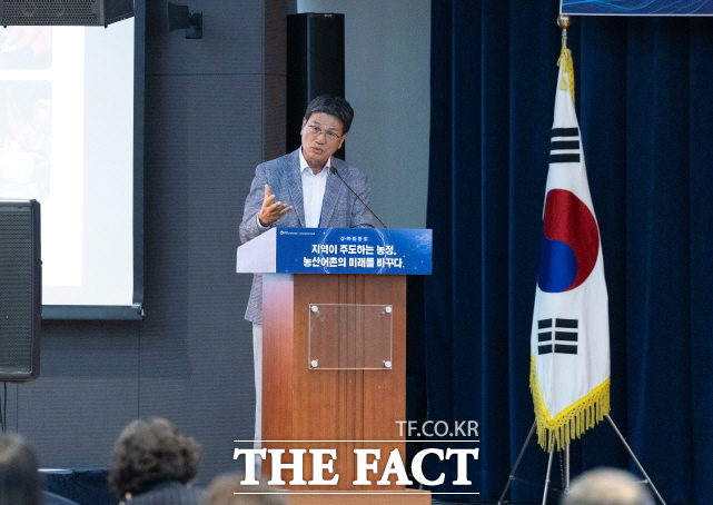 김돈곤 청양군수가 9일 강원도 정선 강원랜드에서 열린 농산어촌 소멸 극복 및 지역 활성화를 위한 정책토론회에서 고향사랑기부제 우수 사례 지자체장로 발표를 하고 있다. /청양군