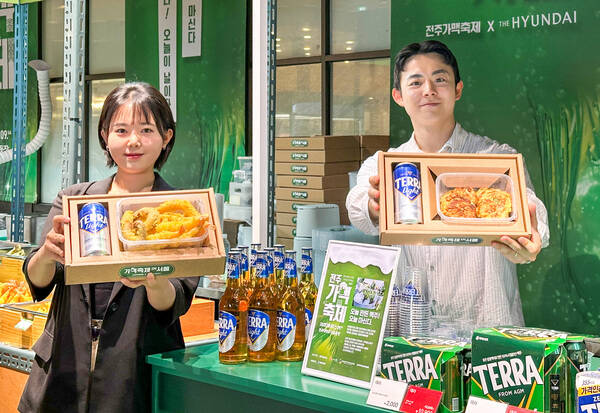 현대백화점이 다음 달 7일까지 수도권 주요 점포에서 전주가맥축제를 테마로 하는 팝업스토어를 릴레이 운영한다. /현대백화점