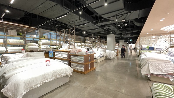 신세계백화점이 역대급 무더위에 냉감 소재 상품들을 다채롭게 선보인다. /신세계백화점