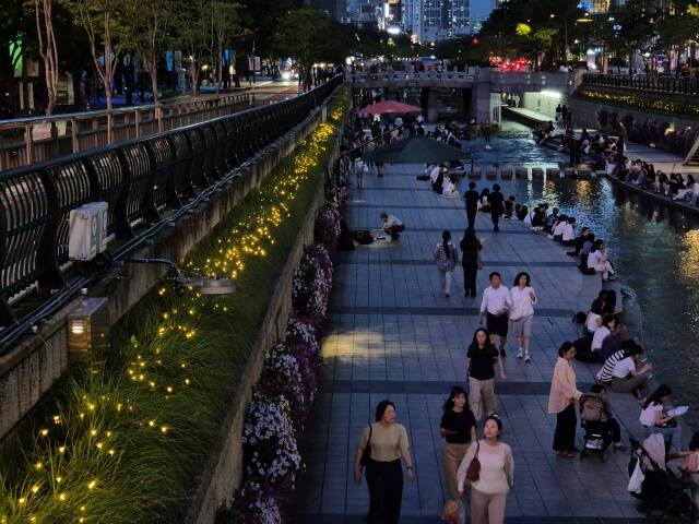 서울시설공단이 11일부터 청계천 여름 매력 프로젝트를 본격 추진한다. /서울시