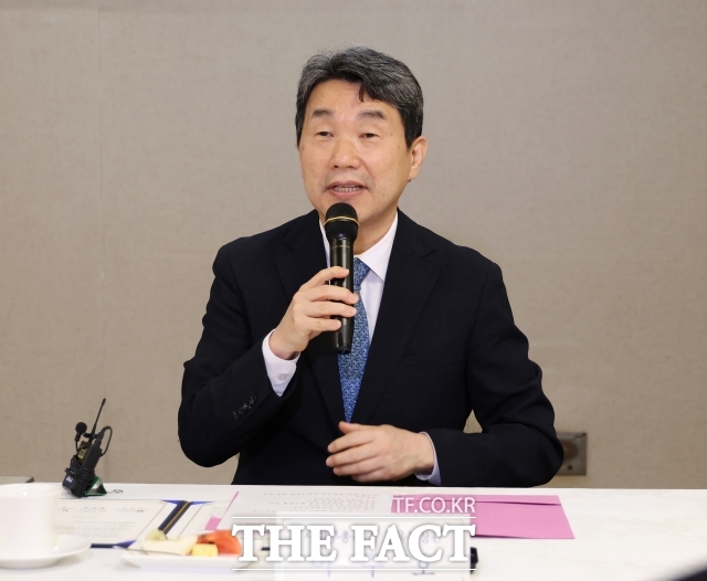 이주호 사회부총리 겸 교육부 장관이 지난 4월 23일 오전 서울 종로구 정부서울청사에서 열린 교육부-육아정책연구소-한국과학창의재단 업무협약에 참석해 인사말을 하고 있다. /교육부