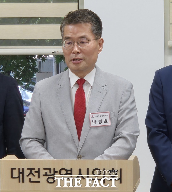 박경호 국민의힘 대전 대덕구당협위원장이 10일 대전시의회 기자실을 찾아 국민의힘 대전시당 위원장에 출마한다고 발표하고 있다. /선치영 기자