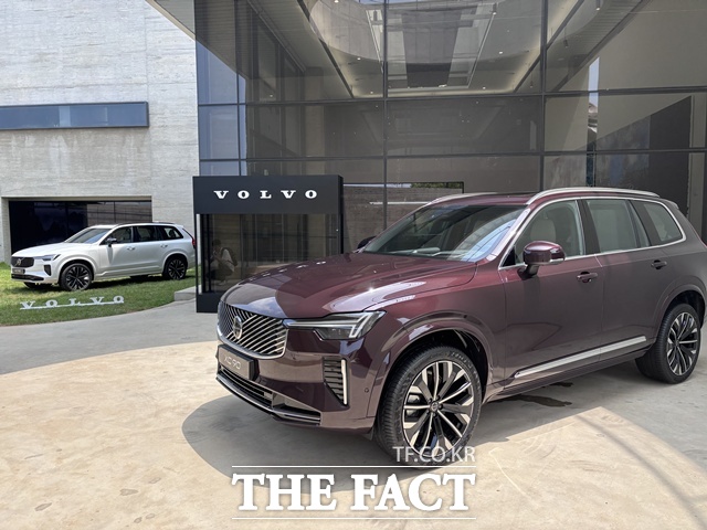 지난 9일 오전 시장의 높은 기대를 받고 있는 볼보 플래그십 스포츠유틸리티차(SUV) 더 뉴 XC90의 매력을 도로 위에서 직접 확인해 봤다. /황지향 기자