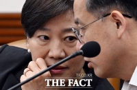  기재부 장관 직무대행과 대화 나누는 송미령 장관 [포토]