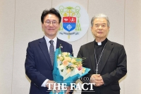  천주교 이용훈 주교 예방하는 김민석 국무총리 [포토]