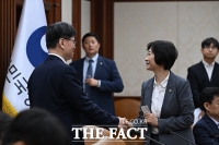  국정현안관계장관회의 참석한 이스란 보건복지부 1차관 [포토]