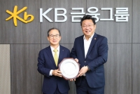  일·가정 양립문화 확산 공로…양종희 KB금융 회장 감사패 받아