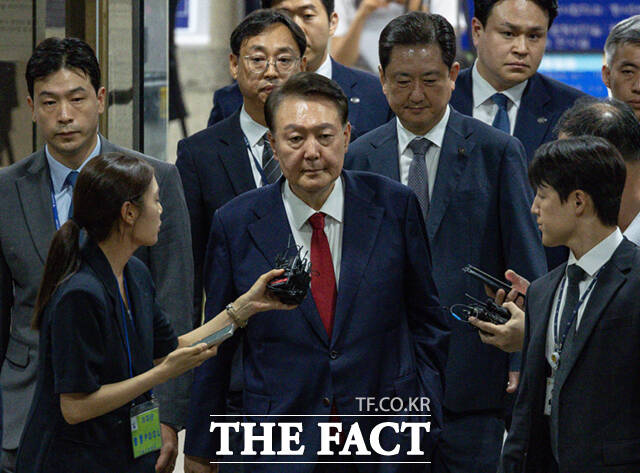윤석열 전 대통령이 9일 서울 서초구 서울중앙지방법원에서 열린 2차 구속 전 피의자 심문(영장실질심사)을 마친 뒤 서울구치소로 향하고 있다. 2025.07.09 사진공동취재단