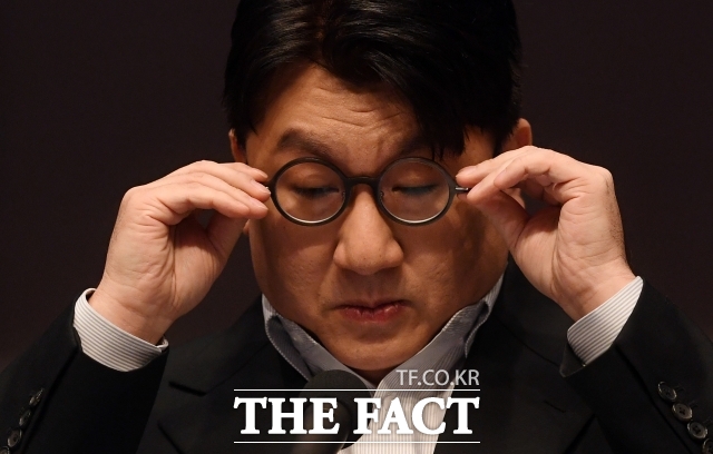 방시혁 하이브 의장이 지난 2023년 3월15일 오전 서울 중구 프레스센터에서 열린 관훈포럼에 참석해 기조발언을 하고 있다./ 더팩트DB