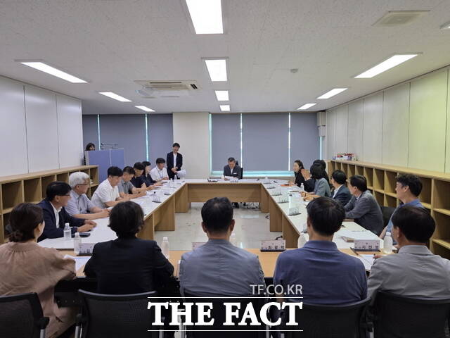 아산시가 긴급 읍면동장 회의를 개최하고 소비쿠폰 지급에 따른 준비 체계를 점검했다./아산시