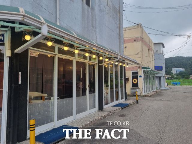 파주시 파주읍 연풍리 성매매집결지 내 위락시설로 운영되고 있는 성매매업소의 모습. /파주시