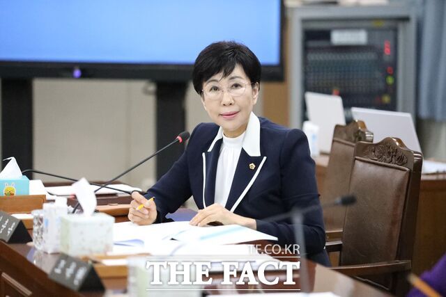 한춘옥 전남도의회 의원이 제392회 임시회 에너지산업국 소관 업무보고에서 발언하고 있다. /전남도의회