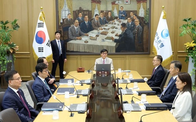 이창용 총재가 지난 10일 서울 중구 한국은행 본관에서 금융통화위원회를 주재하고 있다. /사진공동취재단