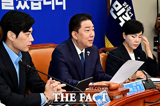 김병기 더불어민주당 대표 직무대행 겸 원내대표(사진)는 민주당은 위기 극복 컨트롤타워인 내각의 조속한 구성에 힘쓰겠다며 음해성, 신상털기나 국정 발목잡기에 대해서는 단호하게 대처하겠다고 말했다./배정한 기자