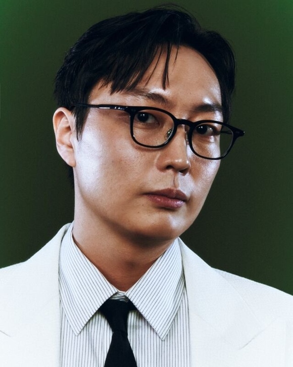 배우 노재원이 오징어 게임을 떠나보내는 소감을 전하며 이제는 다시 내려와 앞으로 걸어갈 길에 집중하고 싶다는 바람을 밝혔다. /넷플릭스