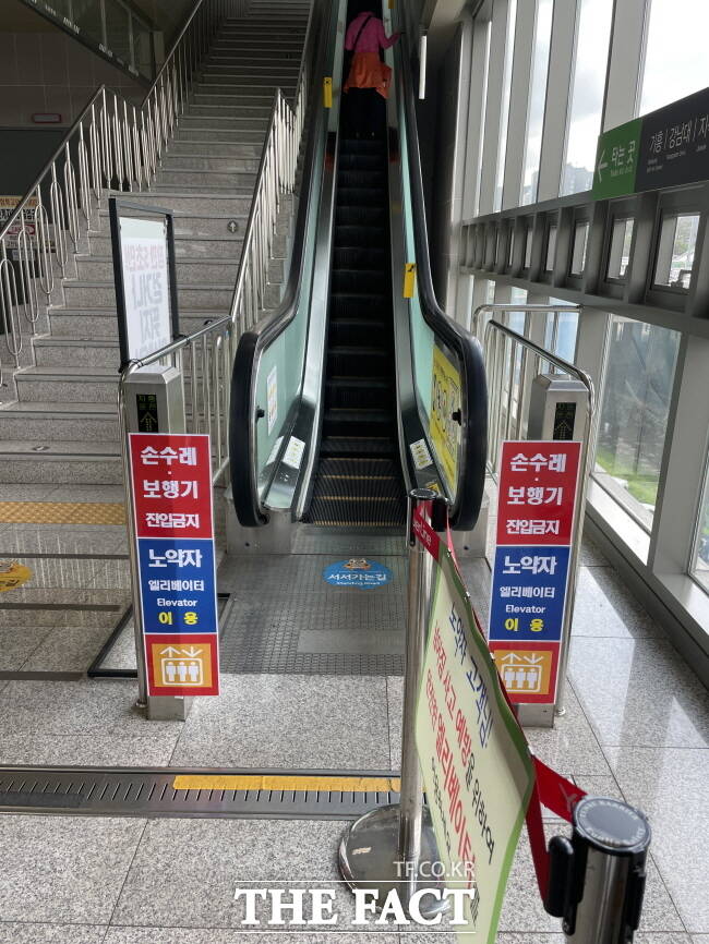 용인경전철 내부 승강 설비./용인시