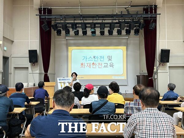 대덕구노인종합복지관은 11일 복지관에서 2025년 노인일자리 및 사회활동지원사업 새싹등교지킴이 참여 어르신을 대상으로 소양 및 안전교육을 실시했다./대덕구노인종합복지관