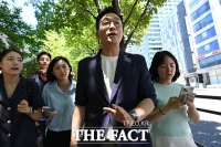  尹 전 대통령 주거지 압수수색 입회 마친 최지우 변호사 [TF사진관]