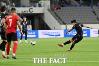  강한 슈팅 시도하는 나상호 [포토]