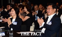  '14회 인구의날' 기념식에서 박수치는 이스란 보건복지부 1차관 [포토]