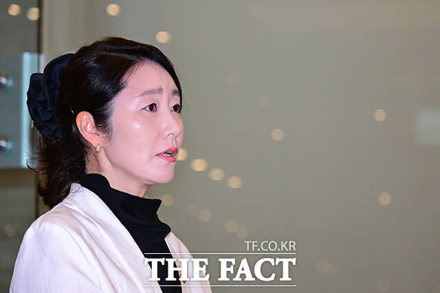 강선우 여성가족부 장관 후보자가 자신을 둘러싼 보좌진 갑질 의혹을 정면 반박했다. 사진은 강 후보자가 지난 6월26일 오후 서울 종로구 이마빌딩에 마련된 인사청문회 준비 사무실로 출근하며 소감을 말하고 있는 모습. /남윤호 기자