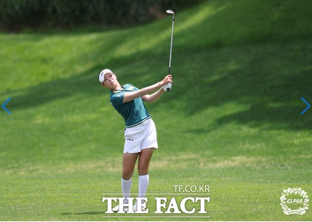20세의 장타퀸’ 방신실이 특유의 장타를 앞세워 대역전 드라마를 연출하며 시즌 2승이자 통산 4승을 거뒀다./KLPGA