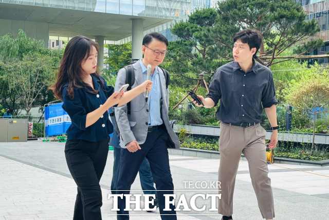 김건희 여사 연루 의혹을 수사하는 민중기 특별검사팀이 지난 2023년 우크라이나 재건 포럼에 참석한 웰바이오텍 전현직 간부를 불러 조사하고 있다. 13일 오전 구세현 웰바이오텍 대표가 김건희특검팀에 출석하고 있다. /정채영 기자