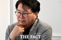  생각에 잠긴 이한주 위원장 [포토]