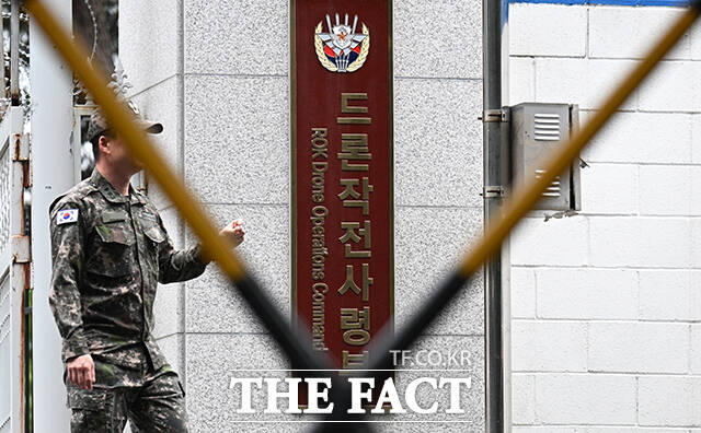 12.3 비상계엄과 관련해 윤석열 전 대통령의 내란·외환 혐의를 수사하는 특별검사팀이 14일 오전 경기 포천시 드론작전사령부를 압수수색 중인 가운데 드론작전사령부가 삼엄한 모습을 보이고 있다. /포천=박헌우 기자
