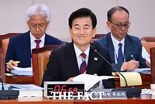 정동영 통일부 장관 후보자는 14일 국회 인사청문회에서 경주 아시아태평양경제협력체(APEC) 정상회의에 김정은 북한 국무위원장 초청을 고려하고 있다고 밝혔다. /국회=남윤호 기자