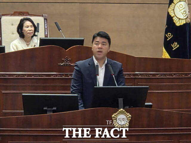 14일 이병하 의원이 제281회 천안시의회 임시회에서 발언을 하고 있다. /정효기 기자