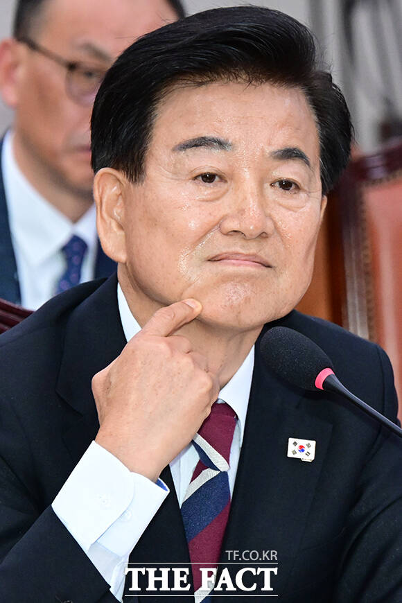 정동영 통일부 장관 후보자가 14일 오전 서울 여의도 국회 외교통일위원회에서 열린 인사청문회에 출석해 의원 질의를 듣고 있다. /국회=남윤호 기자